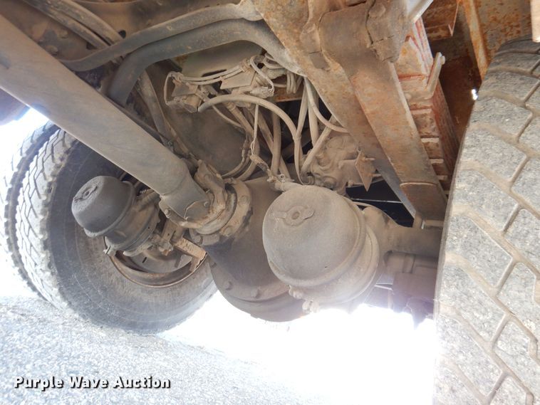 image for item KW9764 2001 International 4700  bucket truck