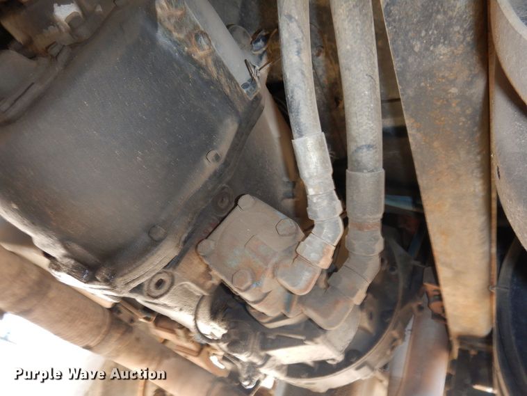 image for item KW9764 2001 International 4700  bucket truck