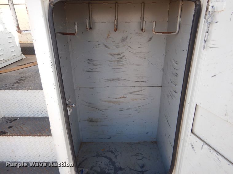 image for item KW9764 2001 International 4700  bucket truck