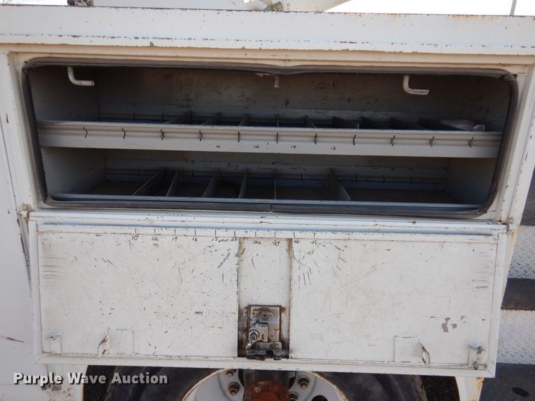 image for item KW9764 2001 International 4700  bucket truck