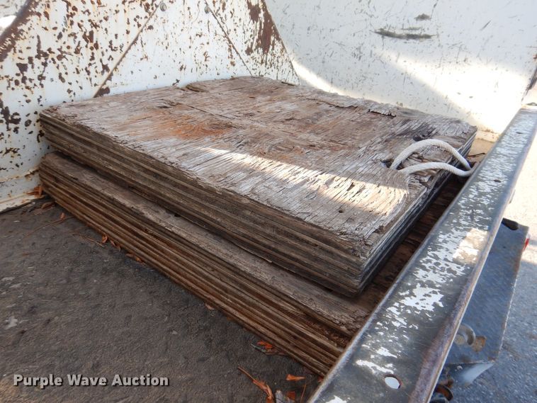 image for item KW9764 2001 International 4700  bucket truck