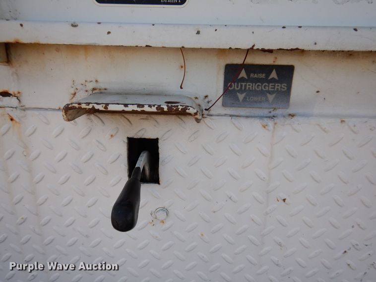 image for item KW9764 2001 International 4700  bucket truck