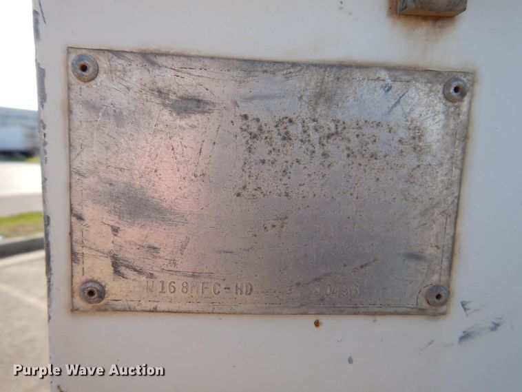 image for item KW9764 2001 International 4700  bucket truck