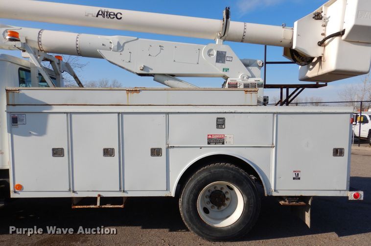 image for item KW9764 2001 International 4700  bucket truck