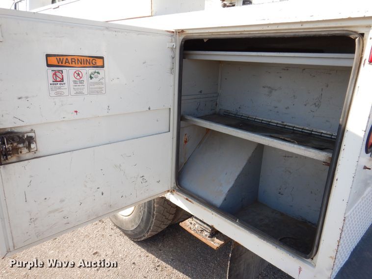 image for item KW9764 2001 International 4700  bucket truck