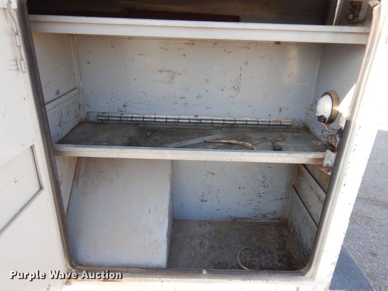 image for item KW9764 2001 International 4700  bucket truck