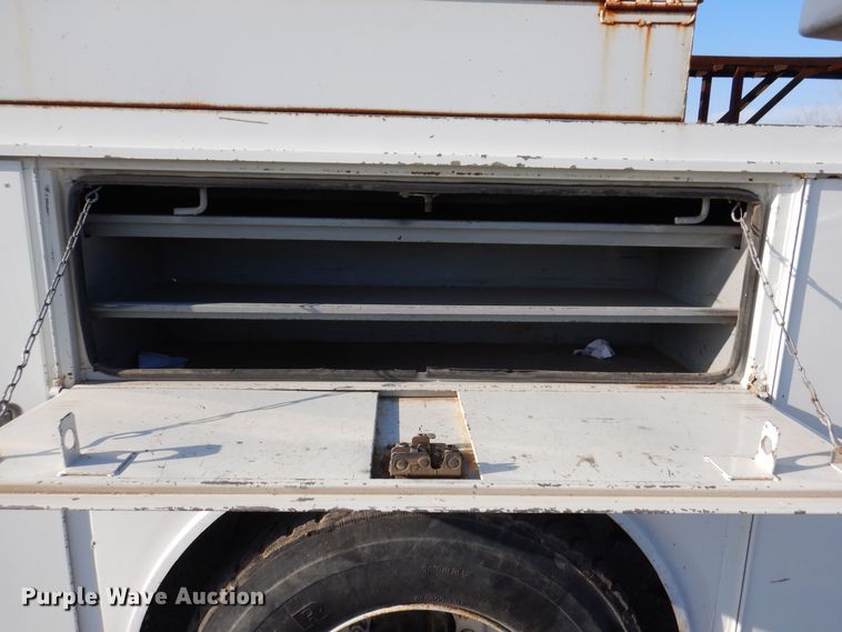 image for item KW9764 2001 International 4700  bucket truck