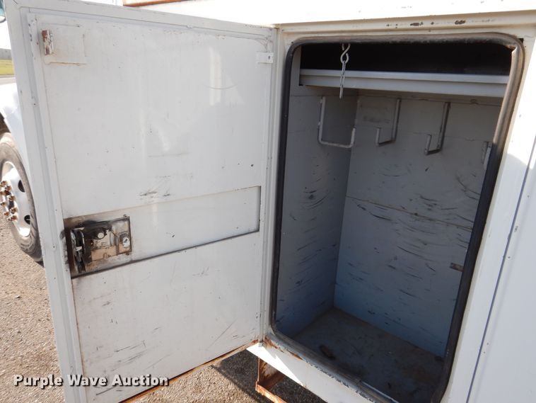 image for item KW9764 2001 International 4700  bucket truck