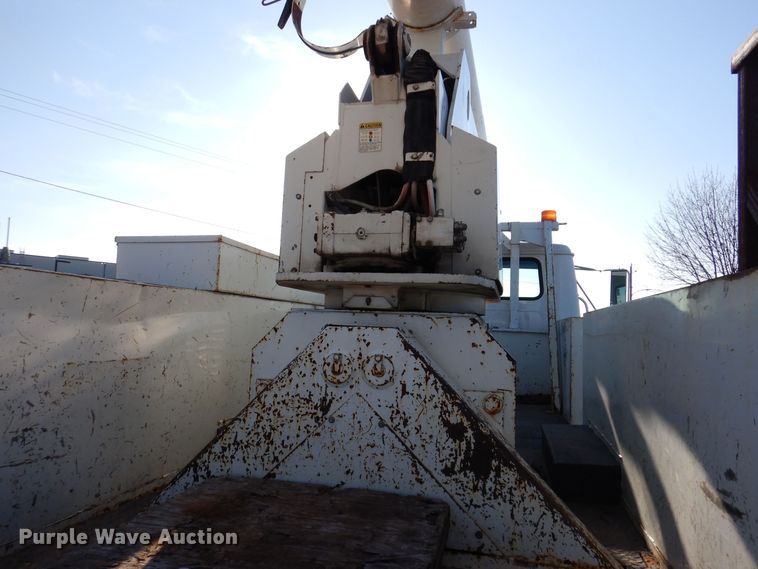 image for item KW9764 2001 International 4700  bucket truck