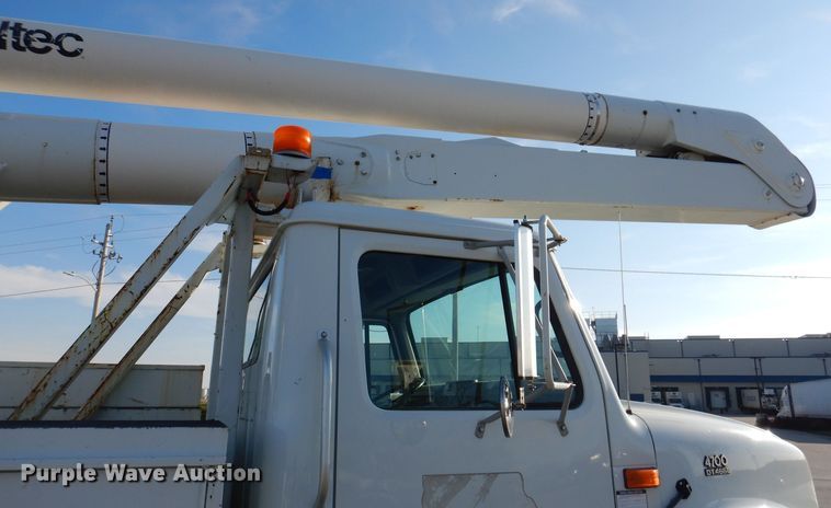 image for item KW9764 2001 International 4700  bucket truck