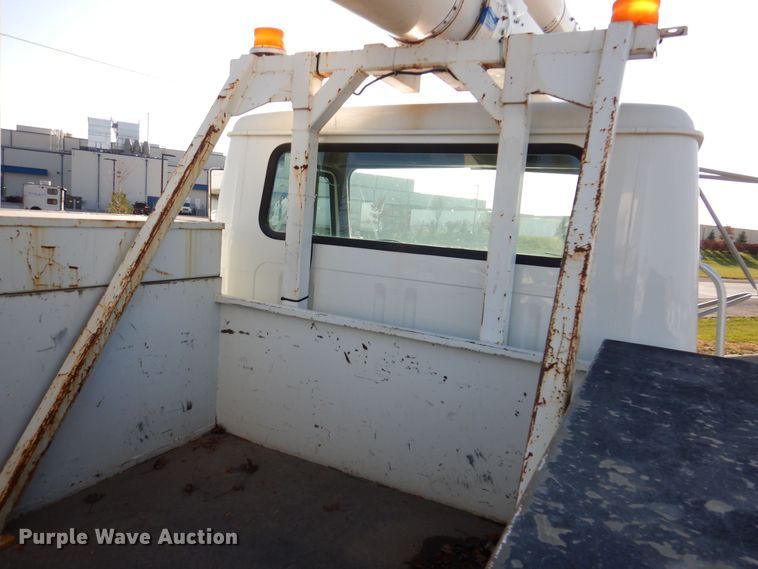 image for item KW9764 2001 International 4700  bucket truck