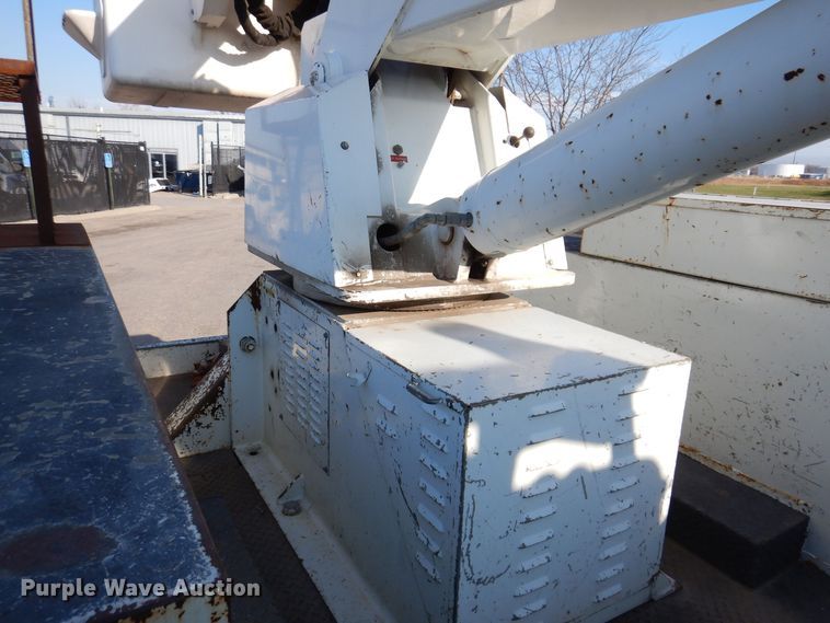 image for item KW9764 2001 International 4700  bucket truck