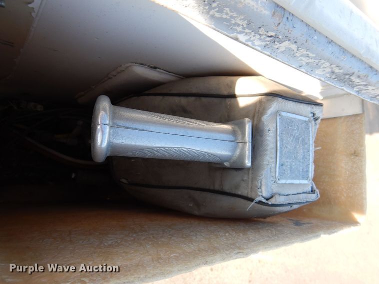 image for item KW9764 2001 International 4700  bucket truck