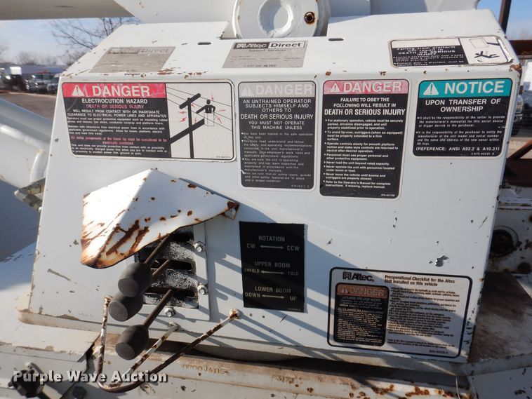 image for item KW9764 2001 International 4700  bucket truck