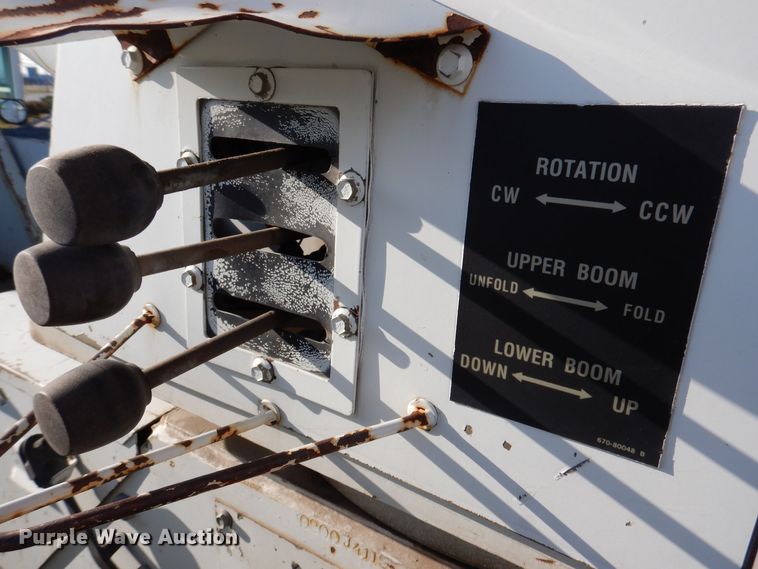 image for item KW9764 2001 International 4700  bucket truck