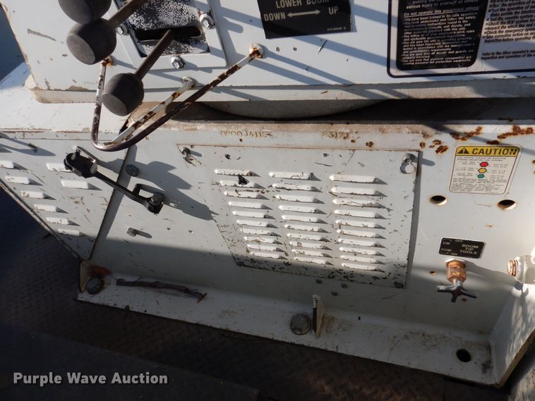 image for item KW9764 2001 International 4700  bucket truck