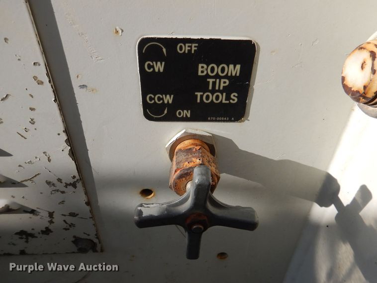 image for item KW9764 2001 International 4700  bucket truck