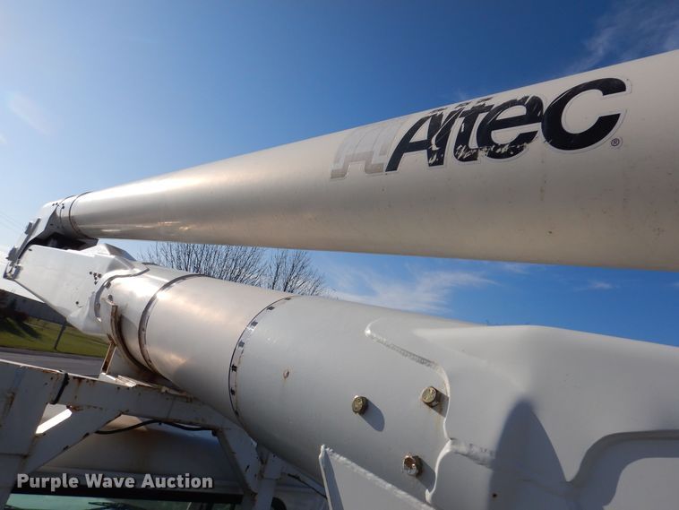 image for item KW9764 2001 International 4700  bucket truck