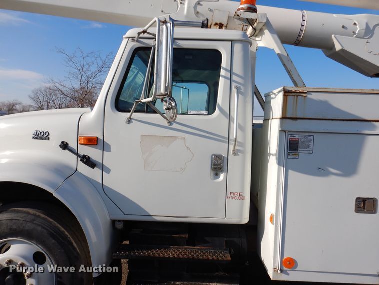image for item KW9764 2001 International 4700  bucket truck