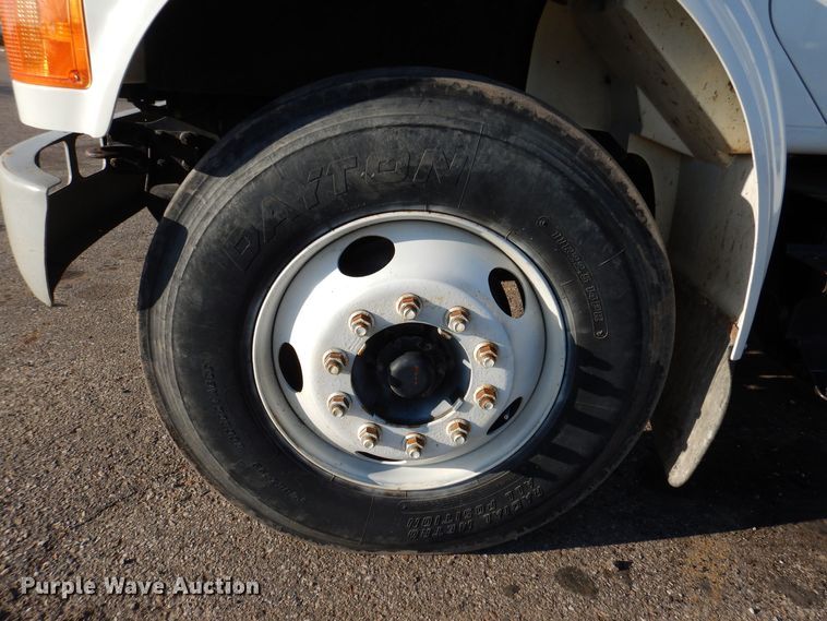 image for item KW9764 2001 International 4700  bucket truck