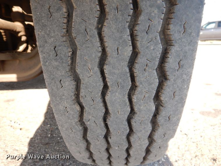 image for item KW9764 2001 International 4700  bucket truck