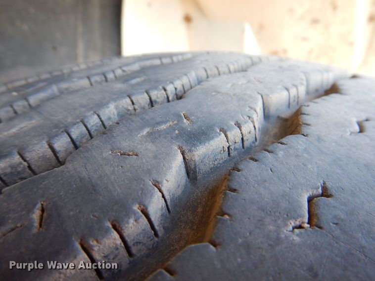 image for item KW9764 2001 International 4700  bucket truck