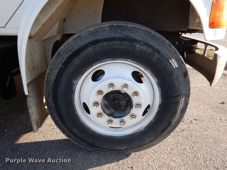 image for item KW9764 2001 International 4700  bucket truck