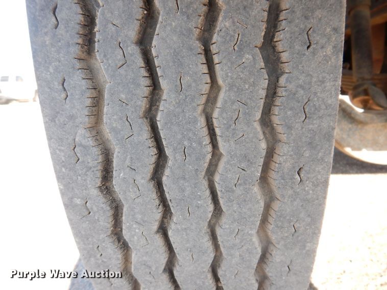 image for item KW9764 2001 International 4700  bucket truck