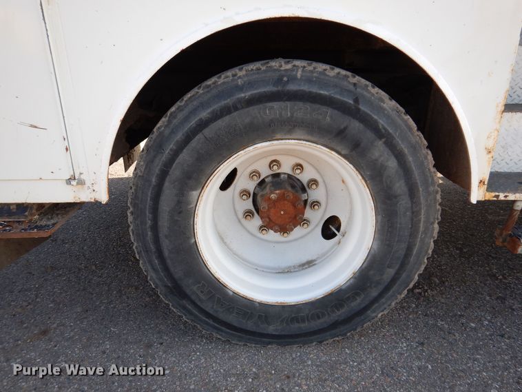 image for item KW9764 2001 International 4700  bucket truck