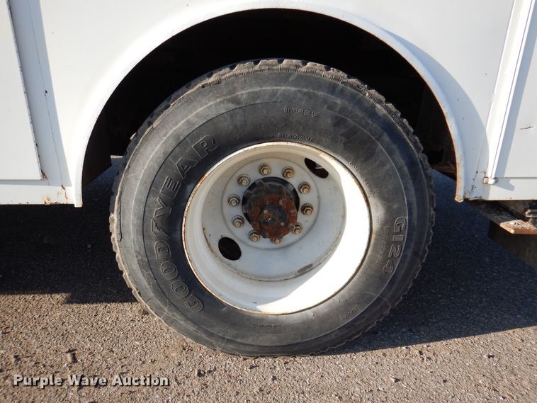 image for item KW9764 2001 International 4700  bucket truck