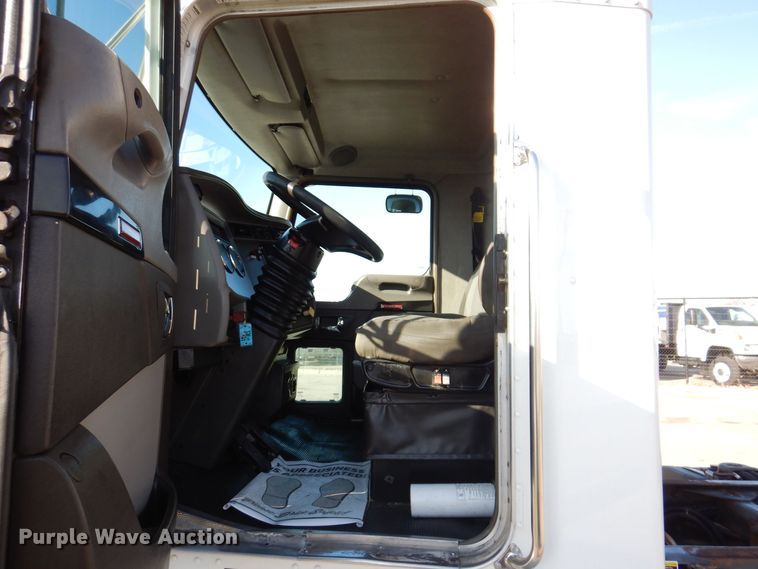image for item KW9765 2014 Kenworth T370  truck cab and chassis