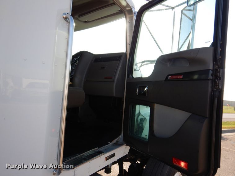image for item KW9765 2014 Kenworth T370  truck cab and chassis