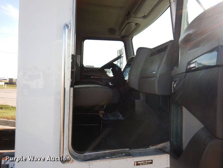 image for item KW9765 2014 Kenworth T370  truck cab and chassis