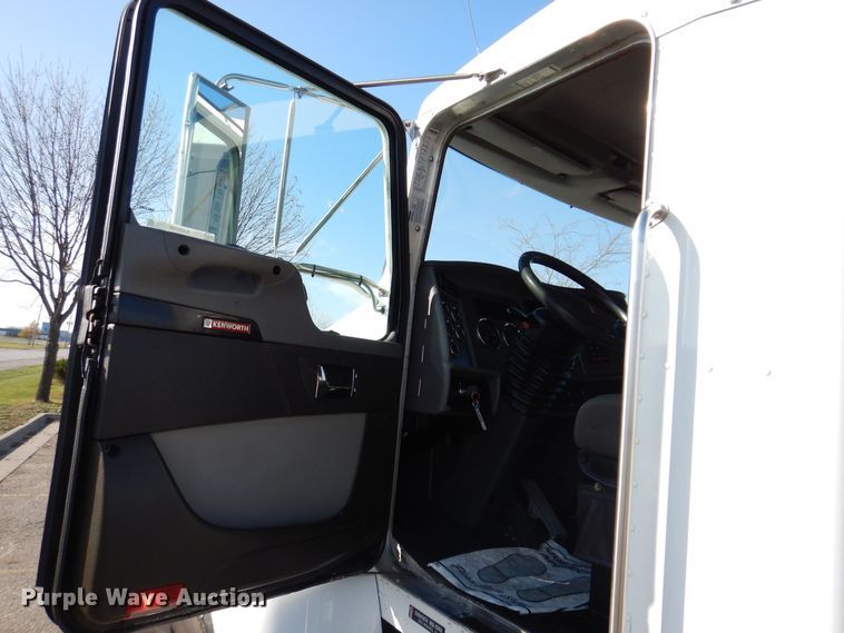 image for item KW9766 2014 Kenworth T370  truck cab and chassis