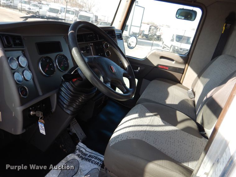 image for item KW9766 2014 Kenworth T370  truck cab and chassis