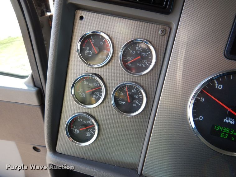 image for item KW9766 2014 Kenworth T370  truck cab and chassis