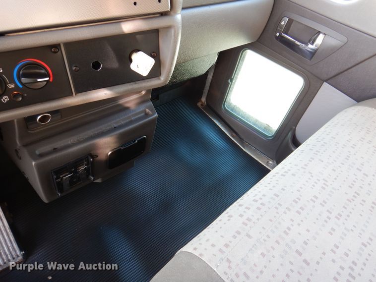 image for item KW9766 2014 Kenworth T370  truck cab and chassis