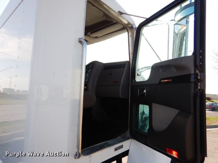 image for item KW9766 2014 Kenworth T370  truck cab and chassis