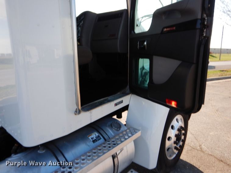 image for item KW9766 2014 Kenworth T370  truck cab and chassis