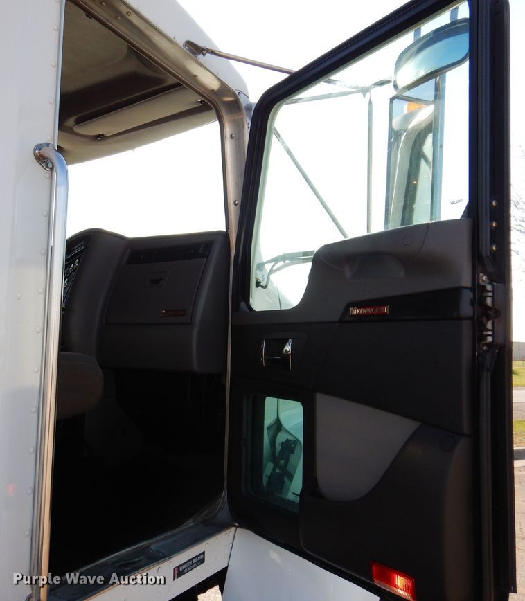 image for item KW9766 2014 Kenworth T370  truck cab and chassis