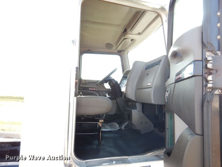 image for item KW9766 2014 Kenworth T370  truck cab and chassis