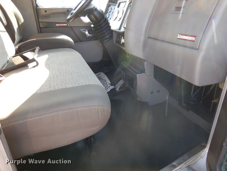 image for item KW9766 2014 Kenworth T370  truck cab and chassis