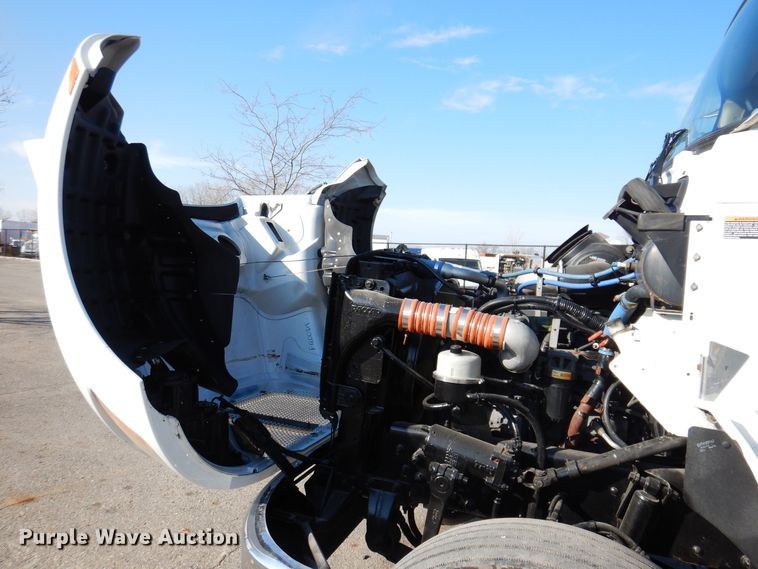 image for item KW9766 2014 Kenworth T370  truck cab and chassis