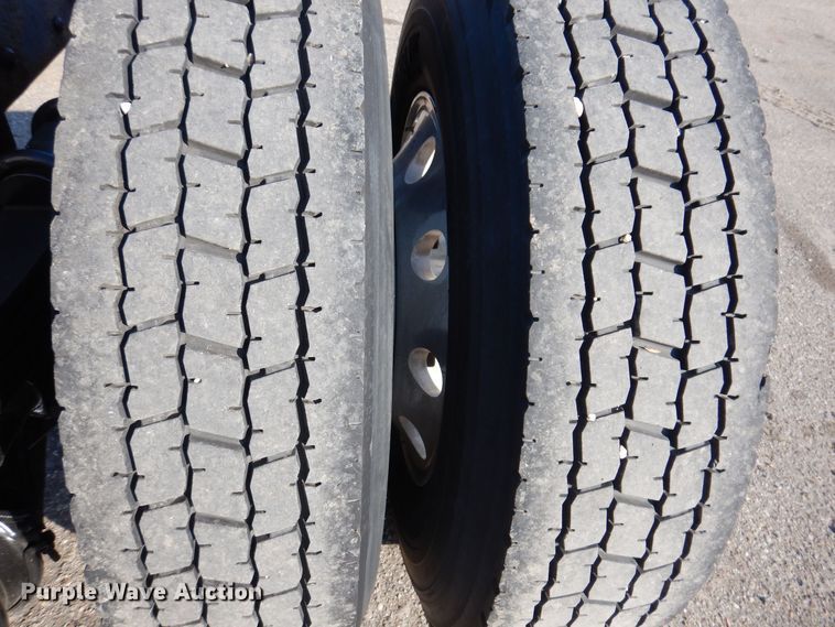 image for item KW9766 2014 Kenworth T370  truck cab and chassis