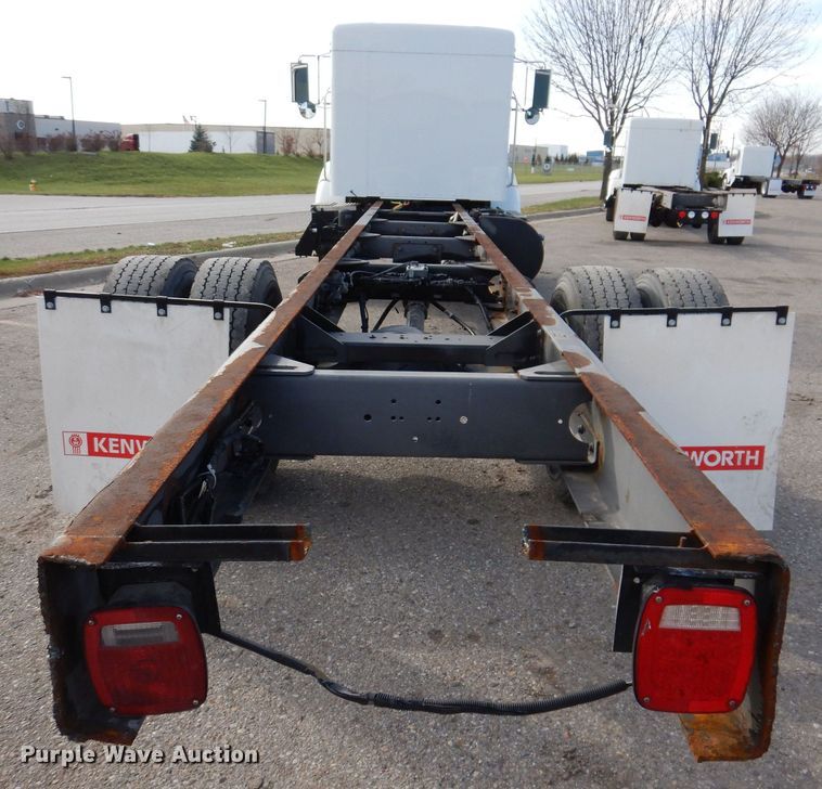 image for item KW9767 2014 Kenworth T370  truck cab and chassis