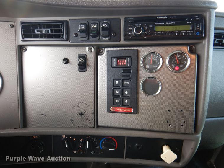 image for item KW9767 2014 Kenworth T370  truck cab and chassis