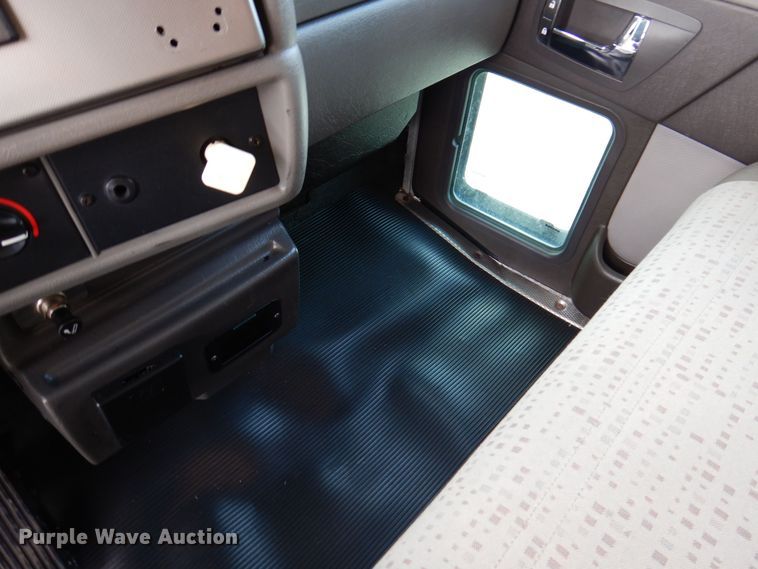 image for item KW9767 2014 Kenworth T370  truck cab and chassis