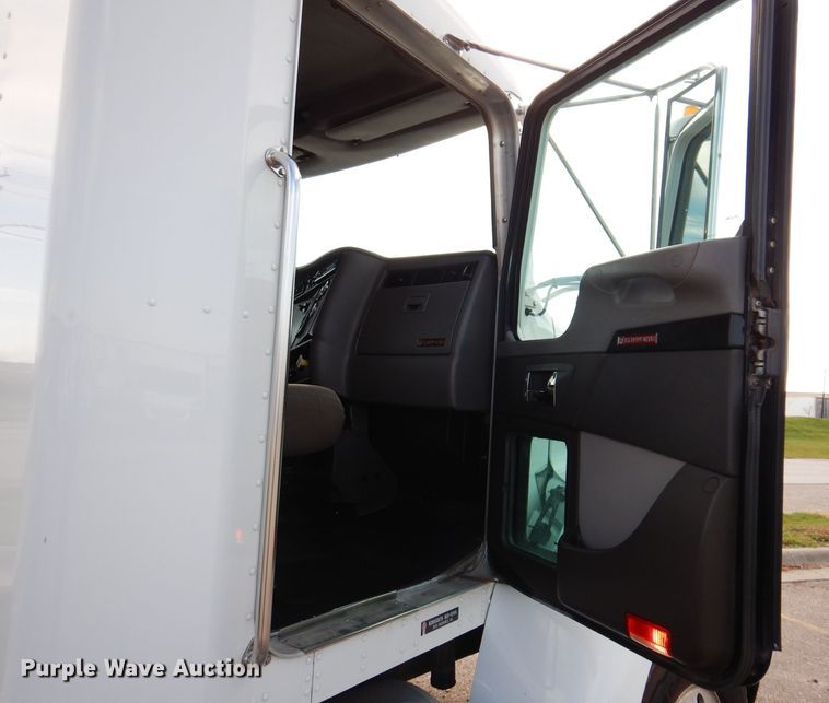 image for item KW9767 2014 Kenworth T370  truck cab and chassis
