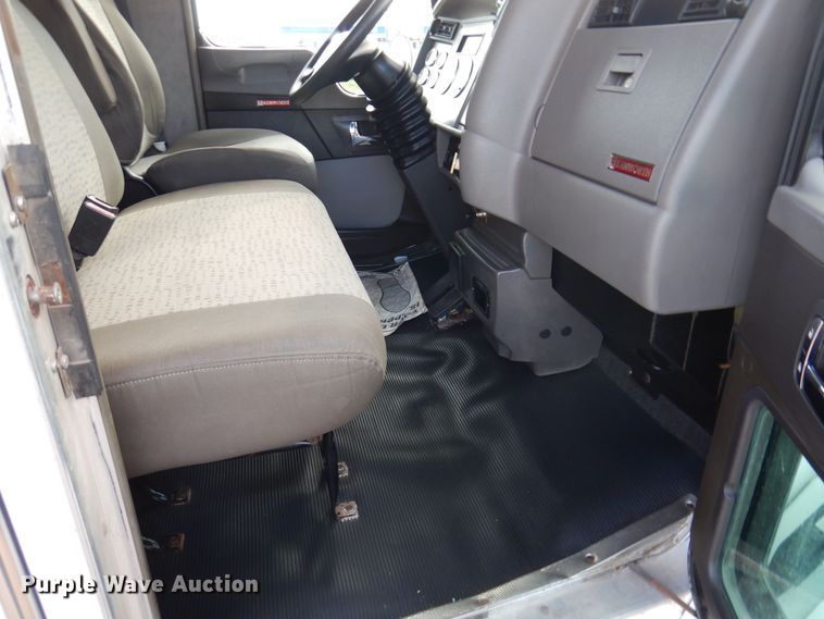 image for item KW9767 2014 Kenworth T370  truck cab and chassis