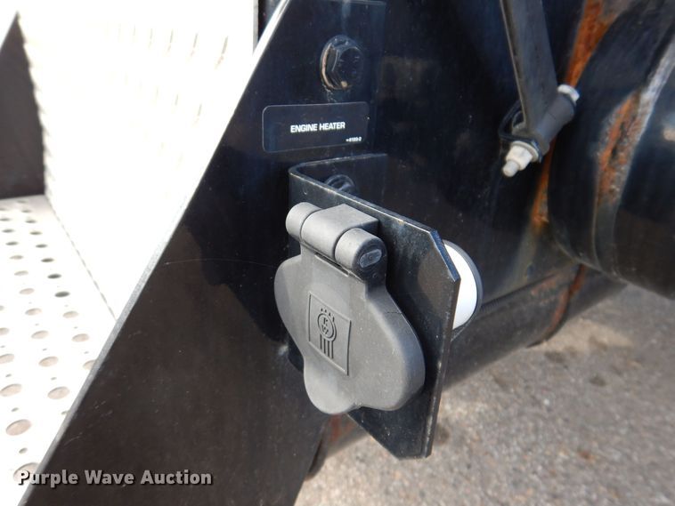 image for item KW9767 2014 Kenworth T370  truck cab and chassis